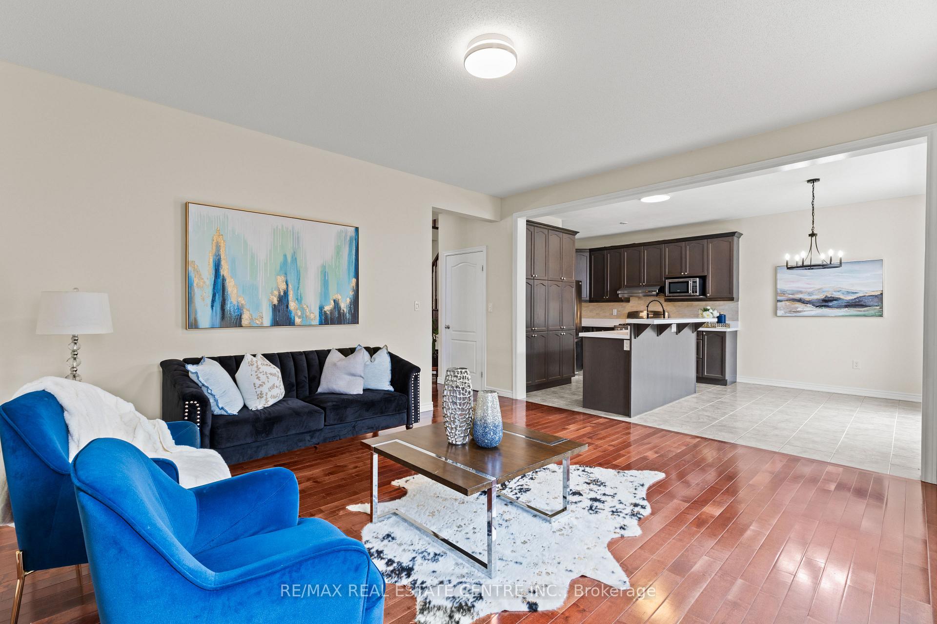 Photo 10 of 135 Raymond Road, Hamilton, Meadowlands — HOMEH