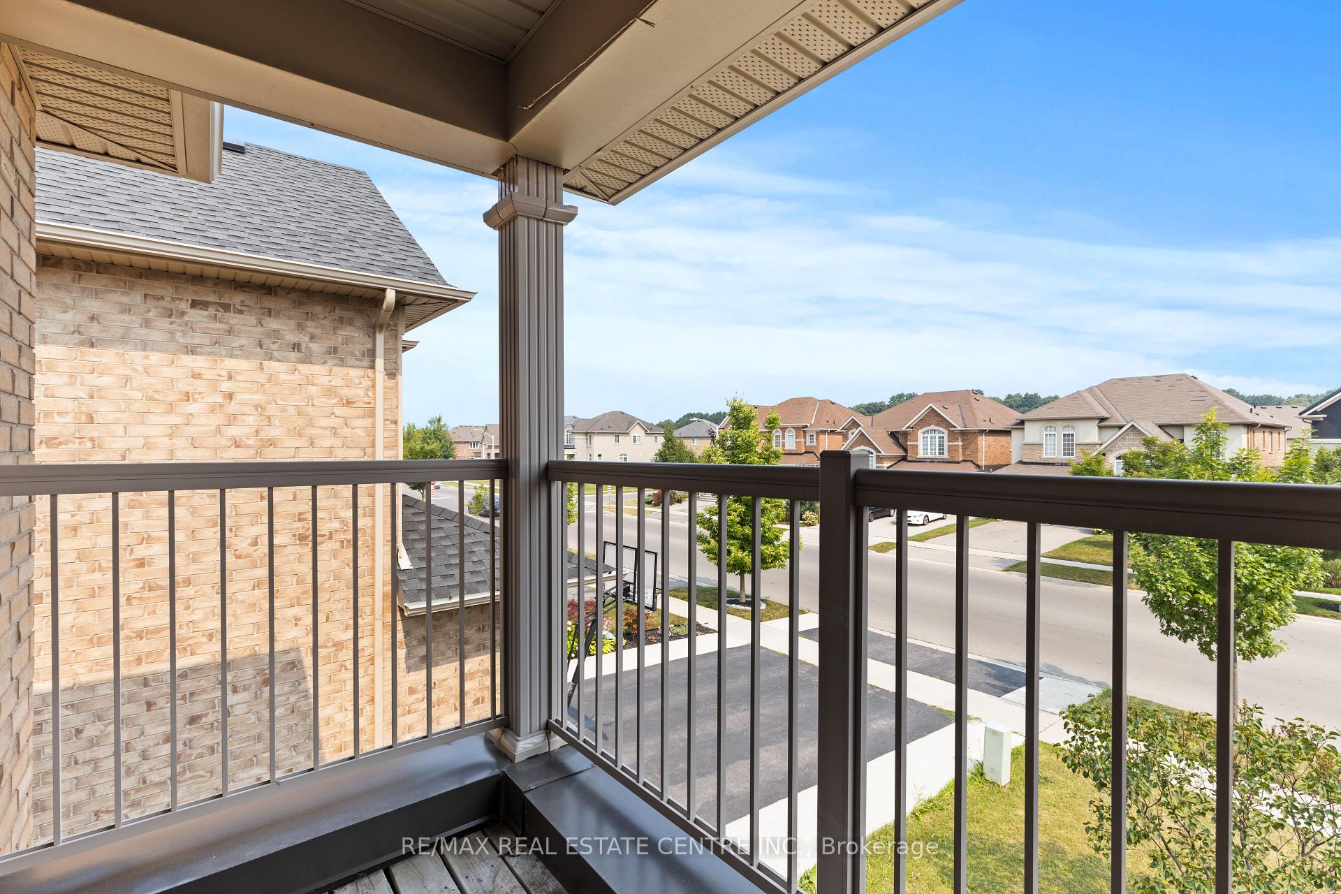 Photo 13 of 135 Raymond Road, Hamilton, Meadowlands — HOMEH