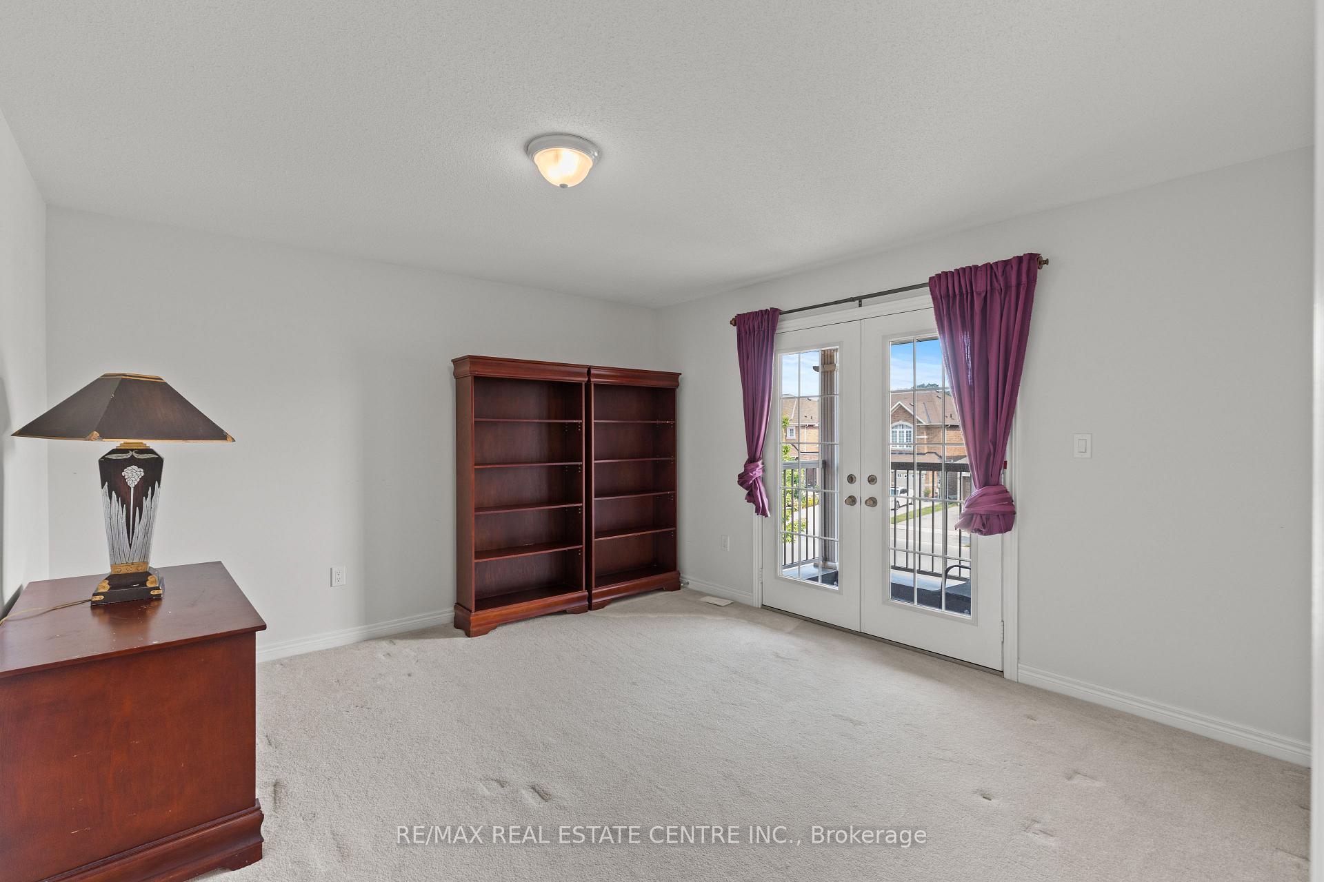 Photo 17 of 135 Raymond Road, Hamilton, Meadowlands — HOMEH