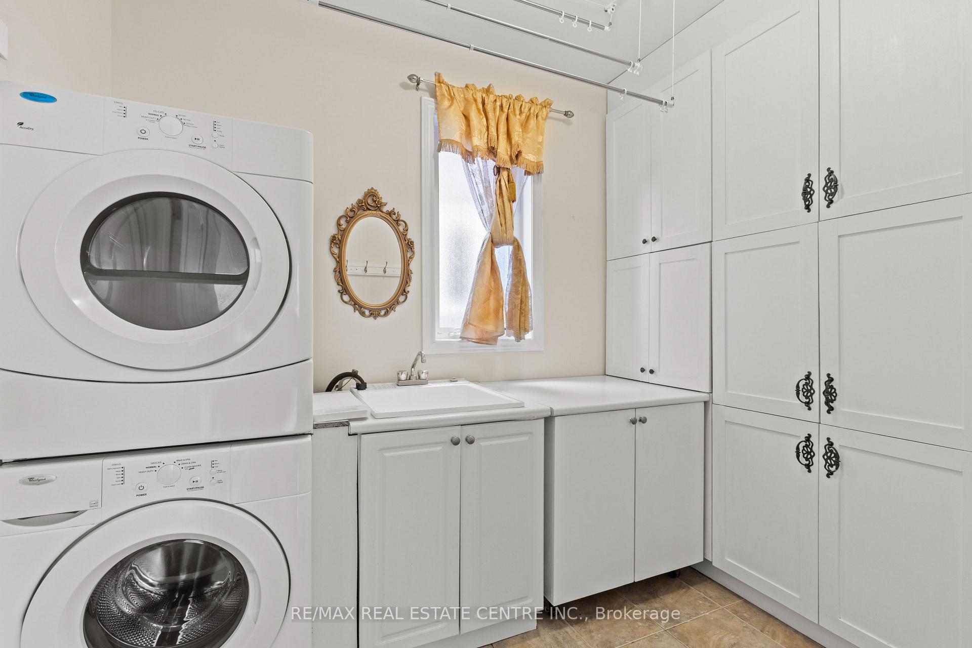 Photo 19 of 135 Raymond Road, Hamilton, Meadowlands — HOMEH