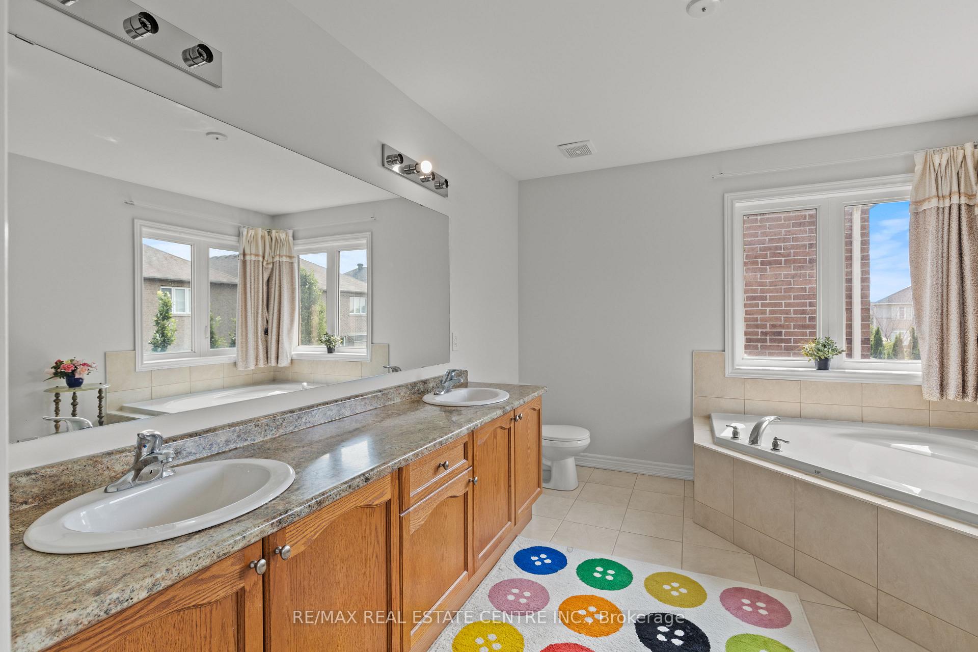 Photo 21 of 135 Raymond Road, Hamilton, Meadowlands — HOMEH