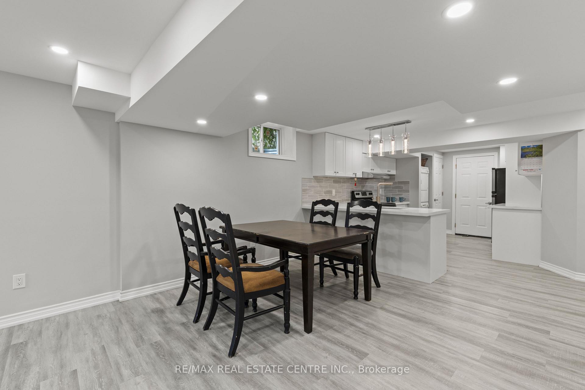 Photo 23 of 135 Raymond Road, Hamilton, Meadowlands — HOMEH