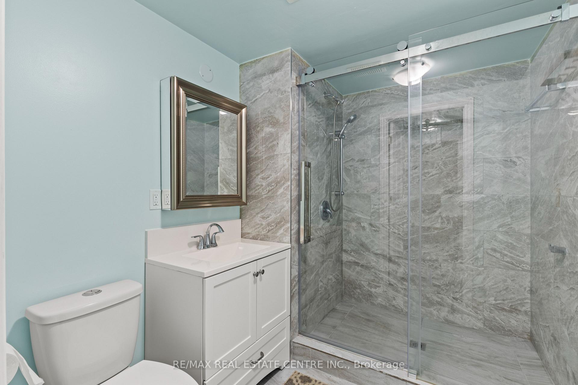 Photo 24 of 135 Raymond Road, Hamilton, Meadowlands — HOMEH