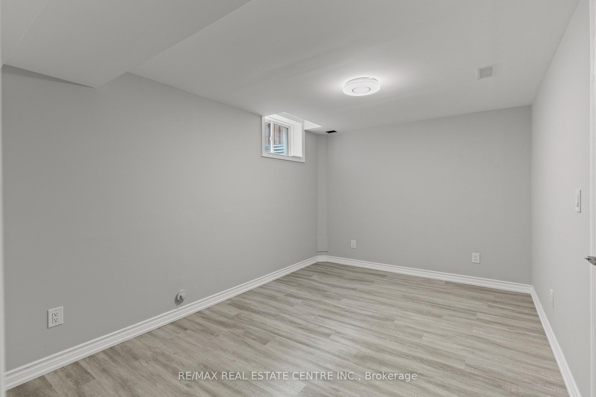 Photo 25 of 135 Raymond Road, Hamilton, Meadowlands — HOMEH
