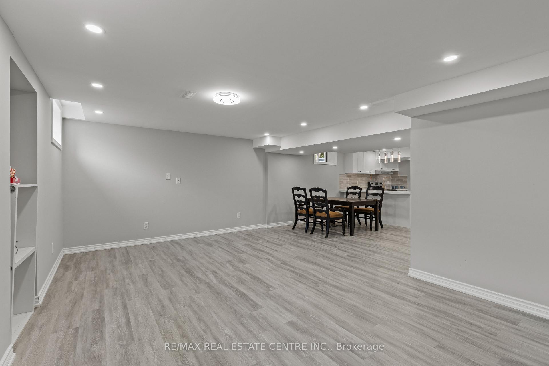 Photo 26 of 135 Raymond Road, Hamilton, Meadowlands — HOMEH