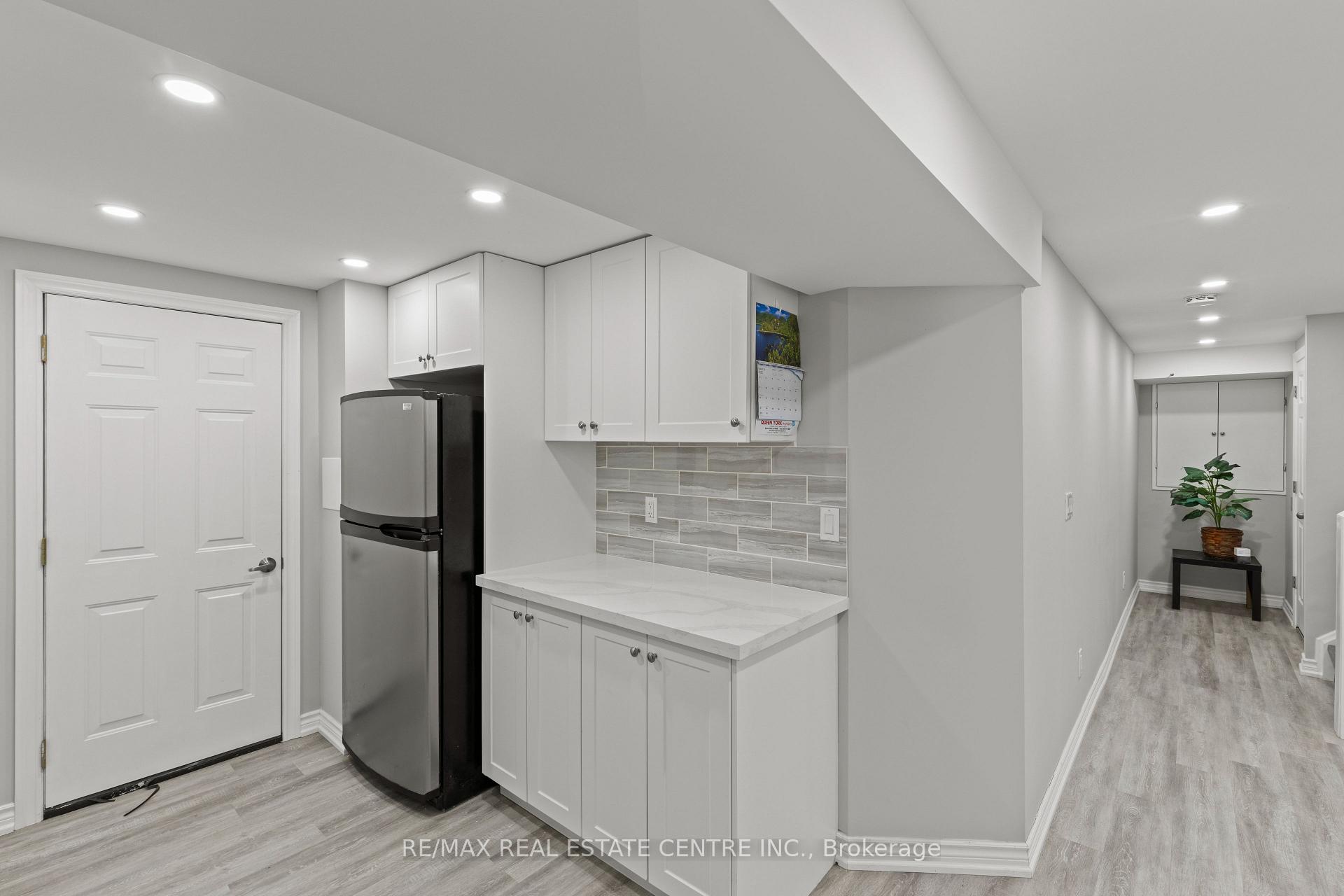 Photo 27 of 135 Raymond Road, Hamilton, Meadowlands — HOMEH