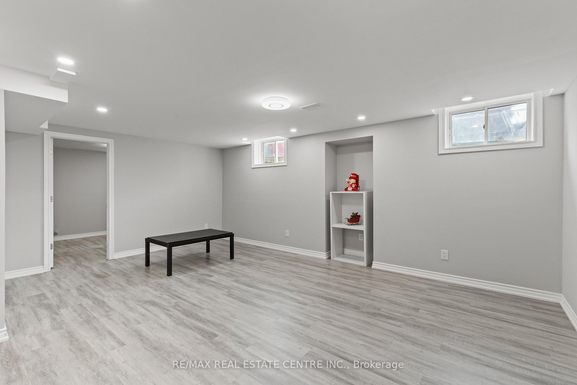 Photo 32 of 135 Raymond Road, Hamilton, Meadowlands — HOMEH
