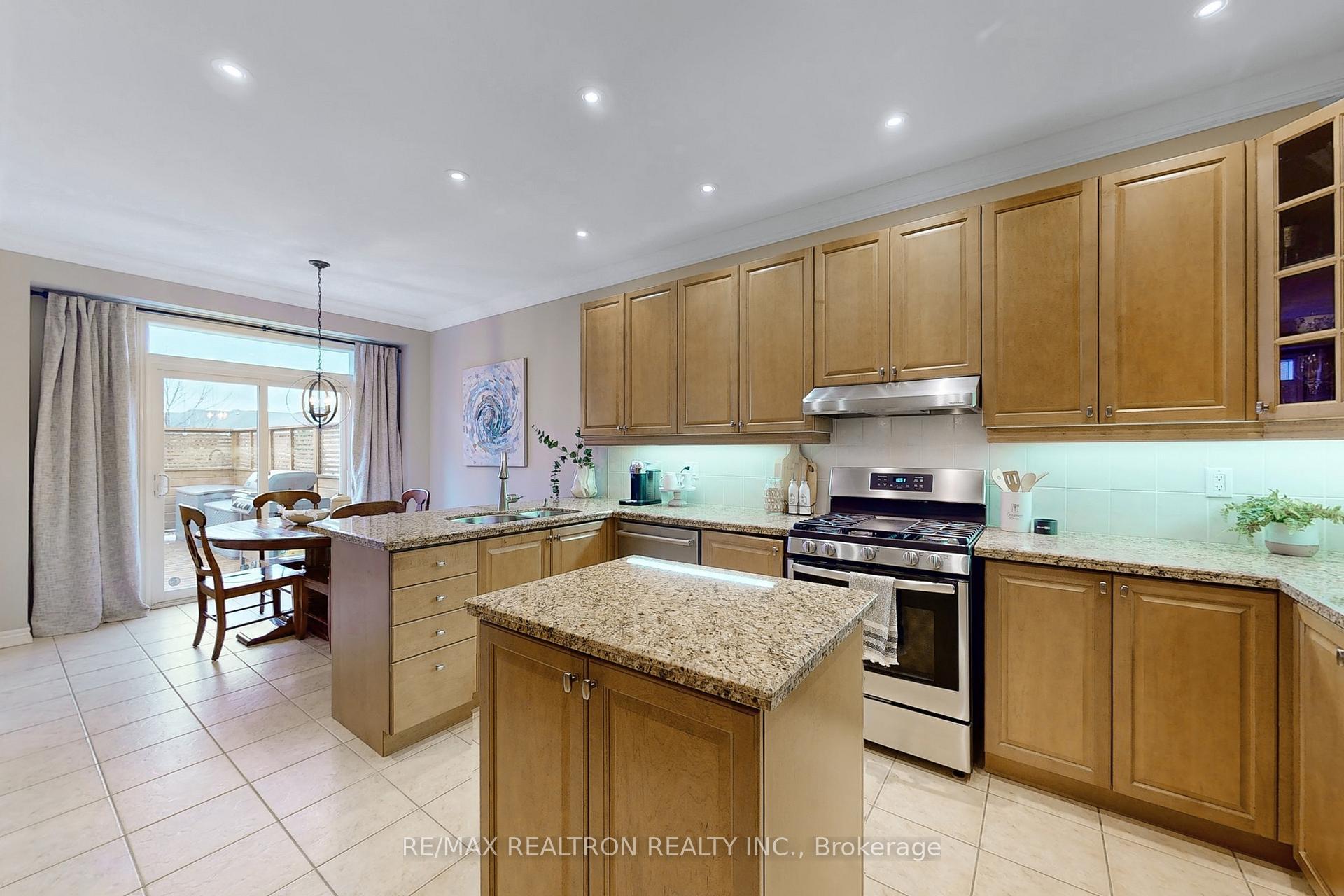 Photo 13 of 8 Sandwood Drive, Vaughan, Patterson — HOMEH