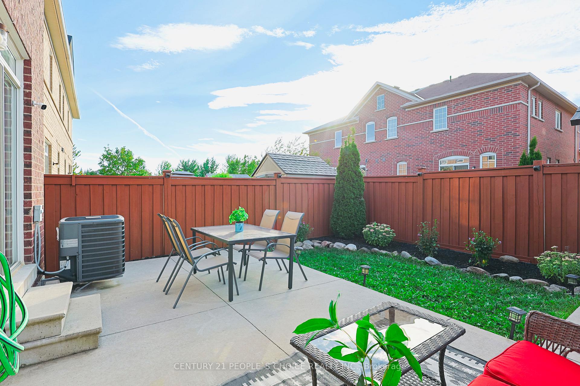 Photo 16 of 114 Begonia Crescent, Brampton, Northwest Sandalwood Parkway — HOMEH