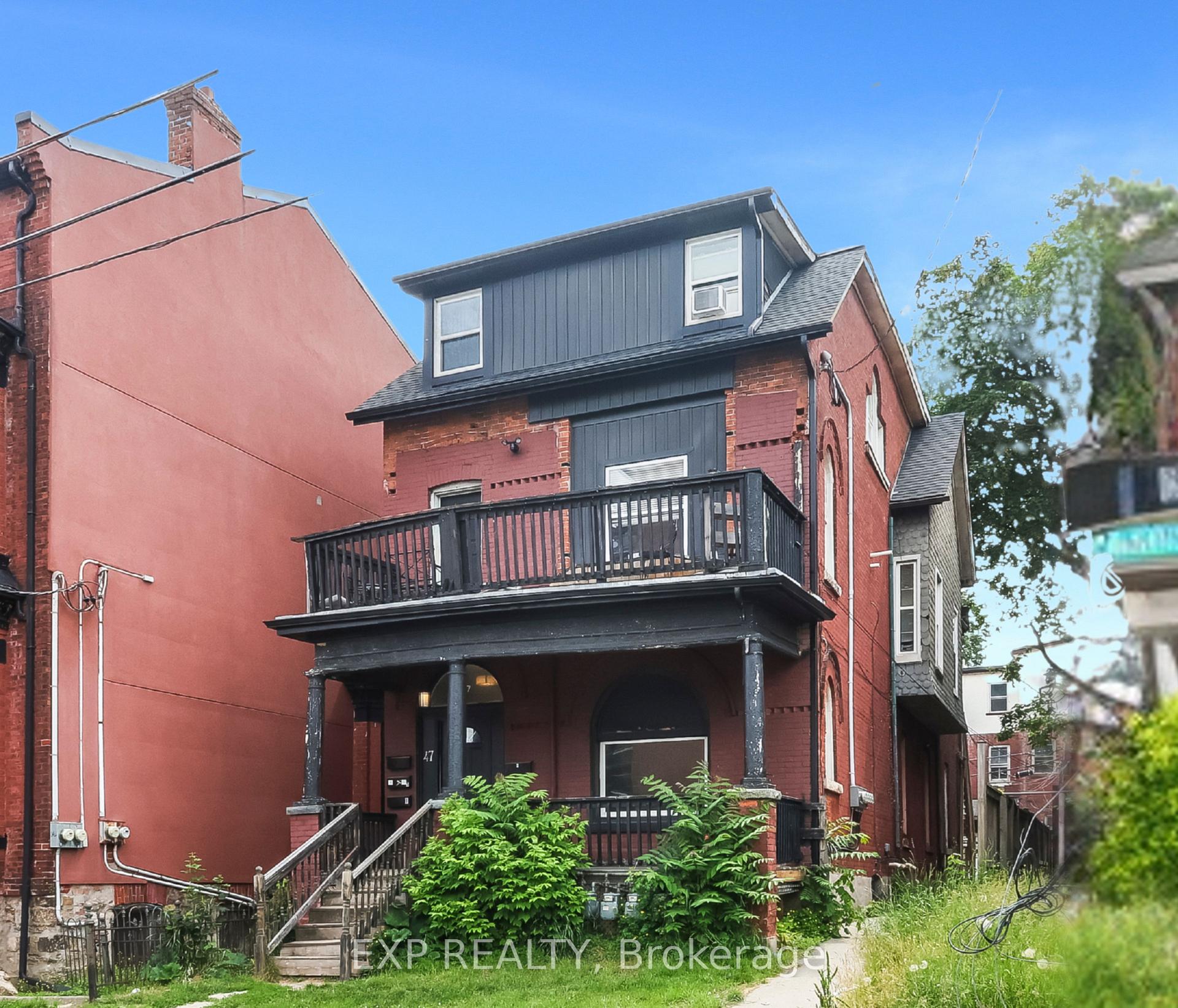 Front of 47 Wellington Street S