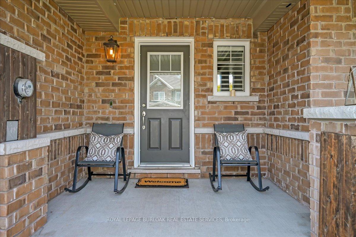 Photo 3 of 129 McMonies Drive, Hamilton, Waterdown — HOMEH