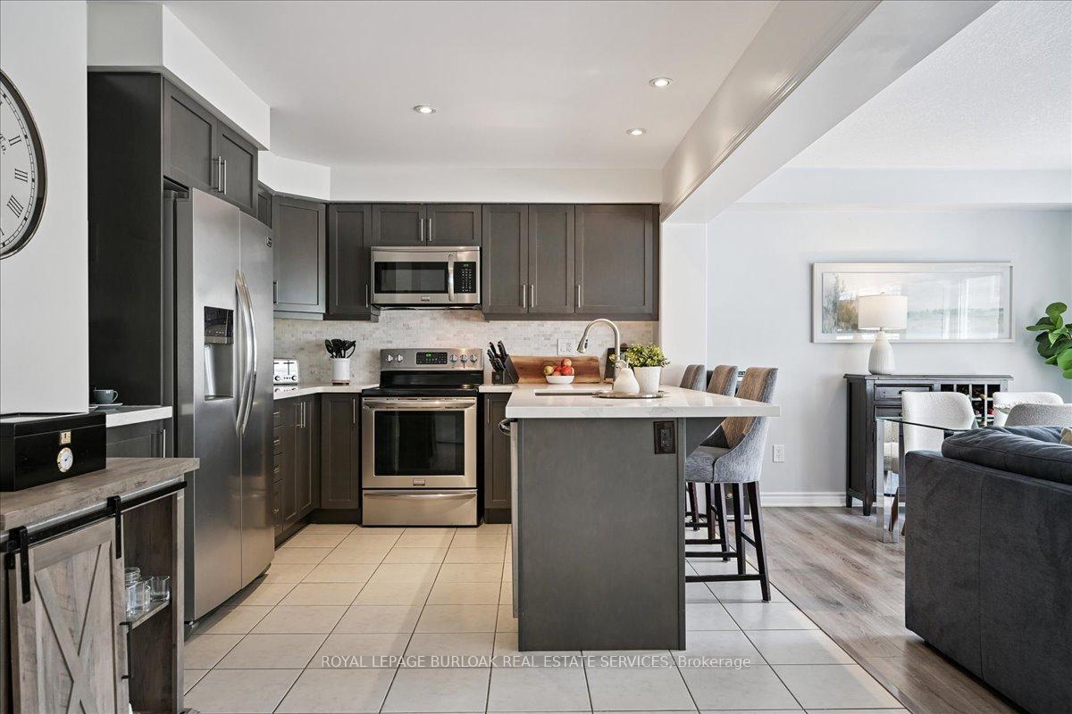Photo 5 of 129 McMonies Drive, Hamilton, Waterdown — HOMEH