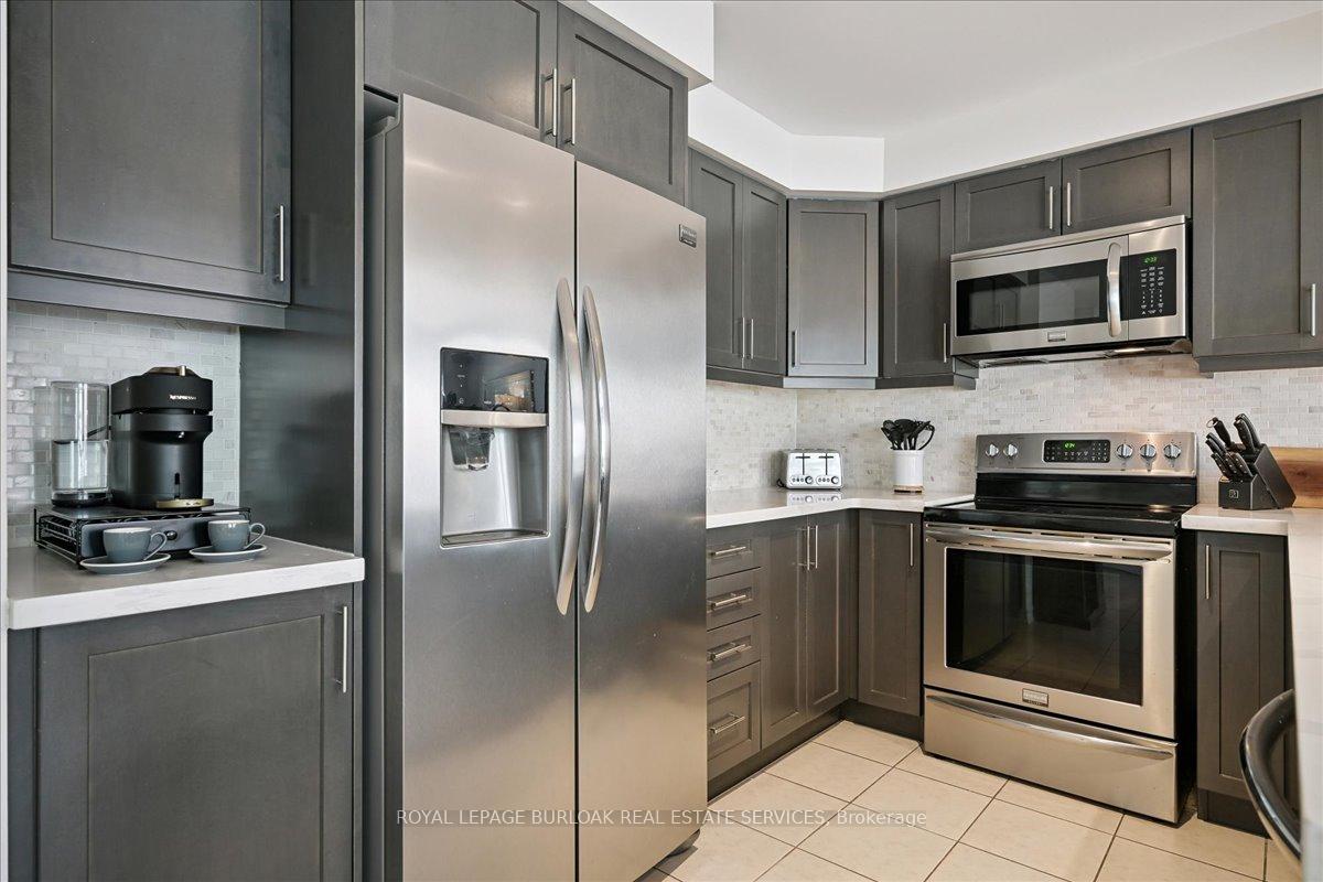 Photo 9 of 129 McMonies Drive, Hamilton, Waterdown — HOMEH
