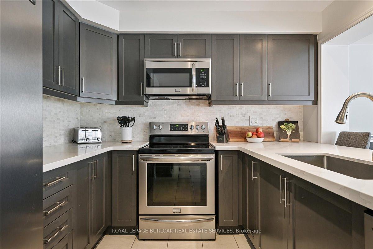 Photo 10 of 129 McMonies Drive, Hamilton, Waterdown — HOMEH