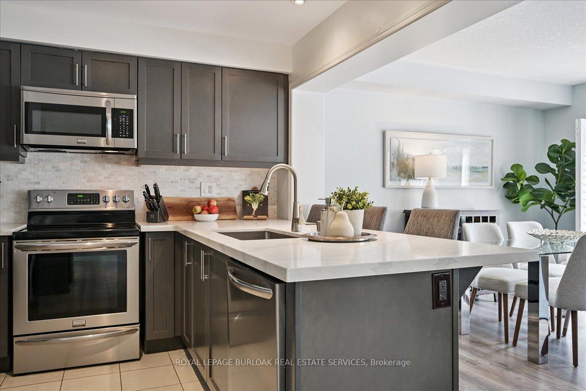 Photo 16 of 129 McMonies Drive, Hamilton, Waterdown — HOMEH