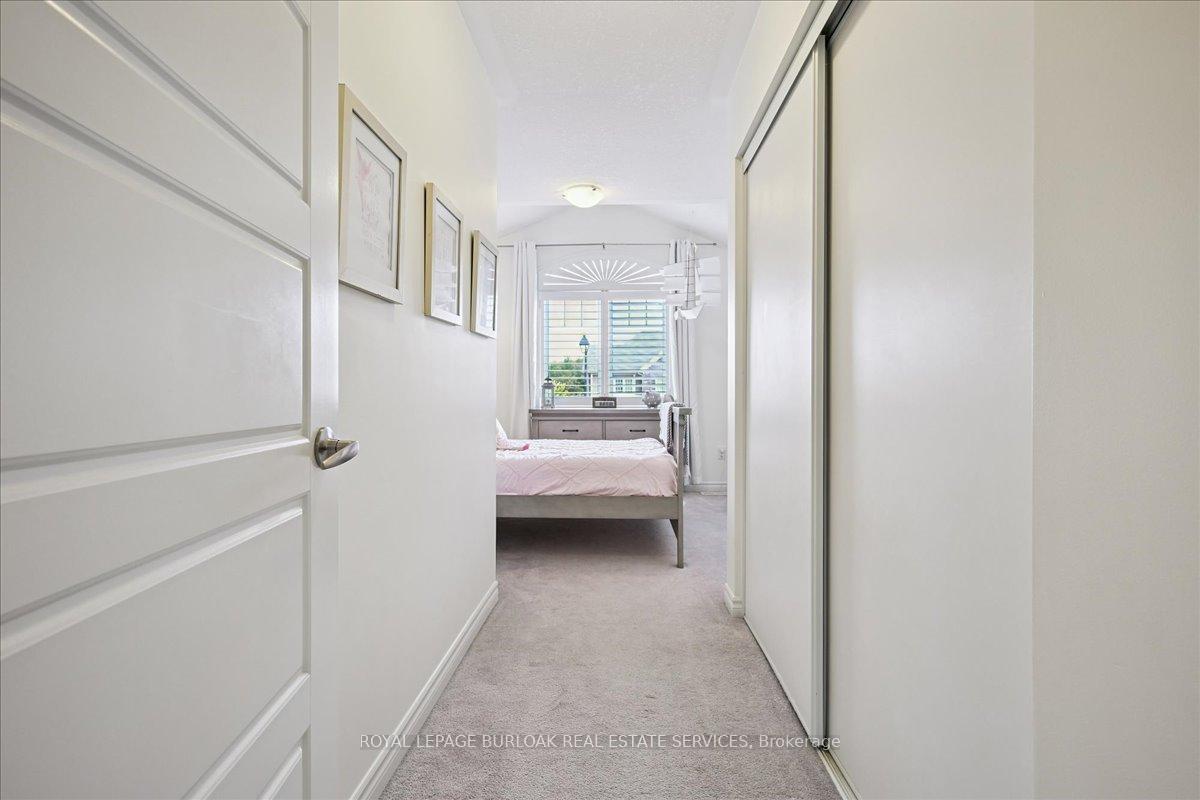 Photo 18 of 129 McMonies Drive, Hamilton, Waterdown — HOMEH