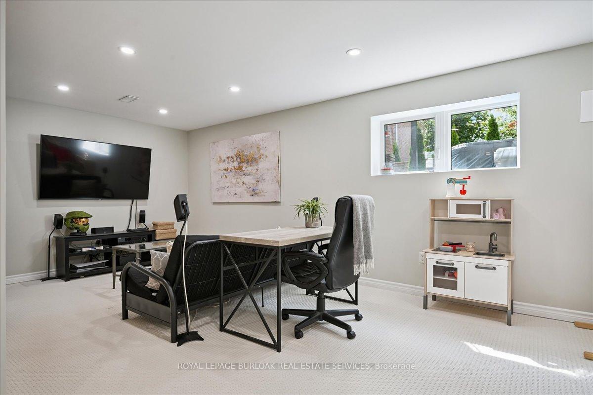 Photo 23 of 129 McMonies Drive, Hamilton, Waterdown — HOMEH
