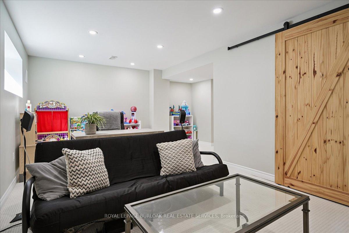 Photo 24 of 129 McMonies Drive, Hamilton, Waterdown — HOMEH