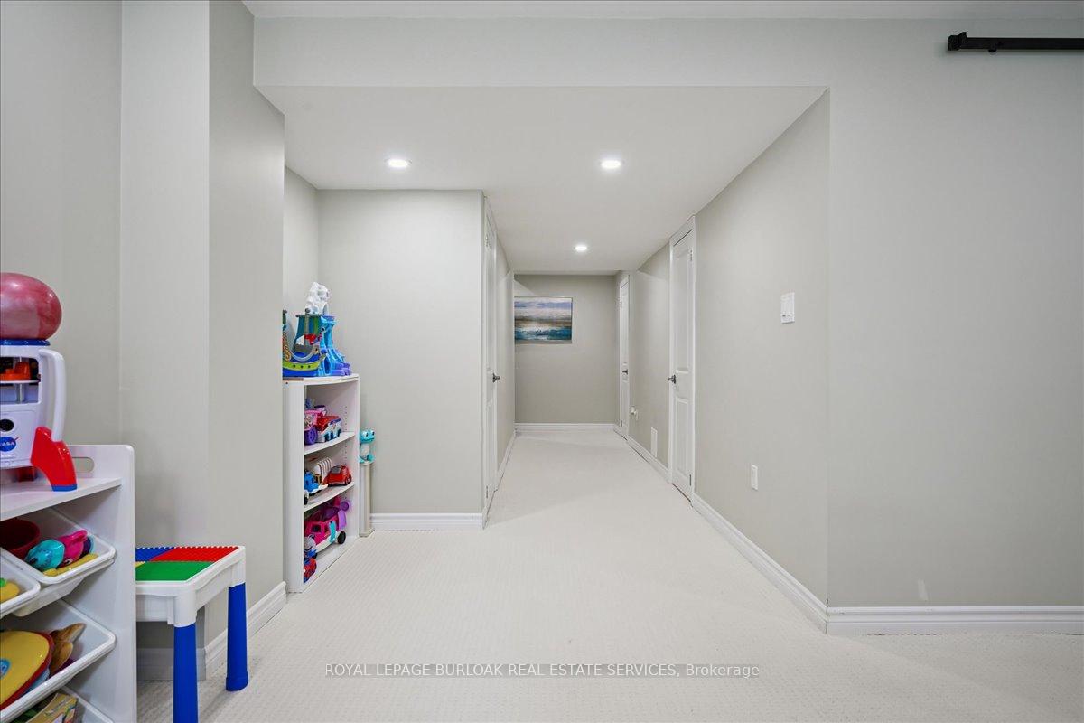 Photo 25 of 129 McMonies Drive, Hamilton, Waterdown — HOMEH