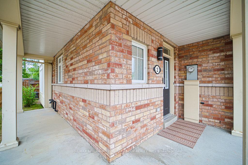 Photo 2 of 2 Croker Drive, Ajax, South East — HOMEH