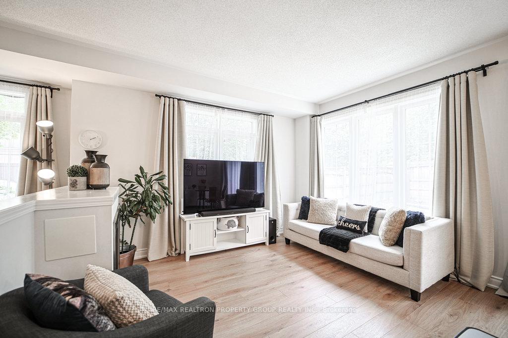 Photo 8 of 2 Croker Drive, Ajax, South East — HOMEH