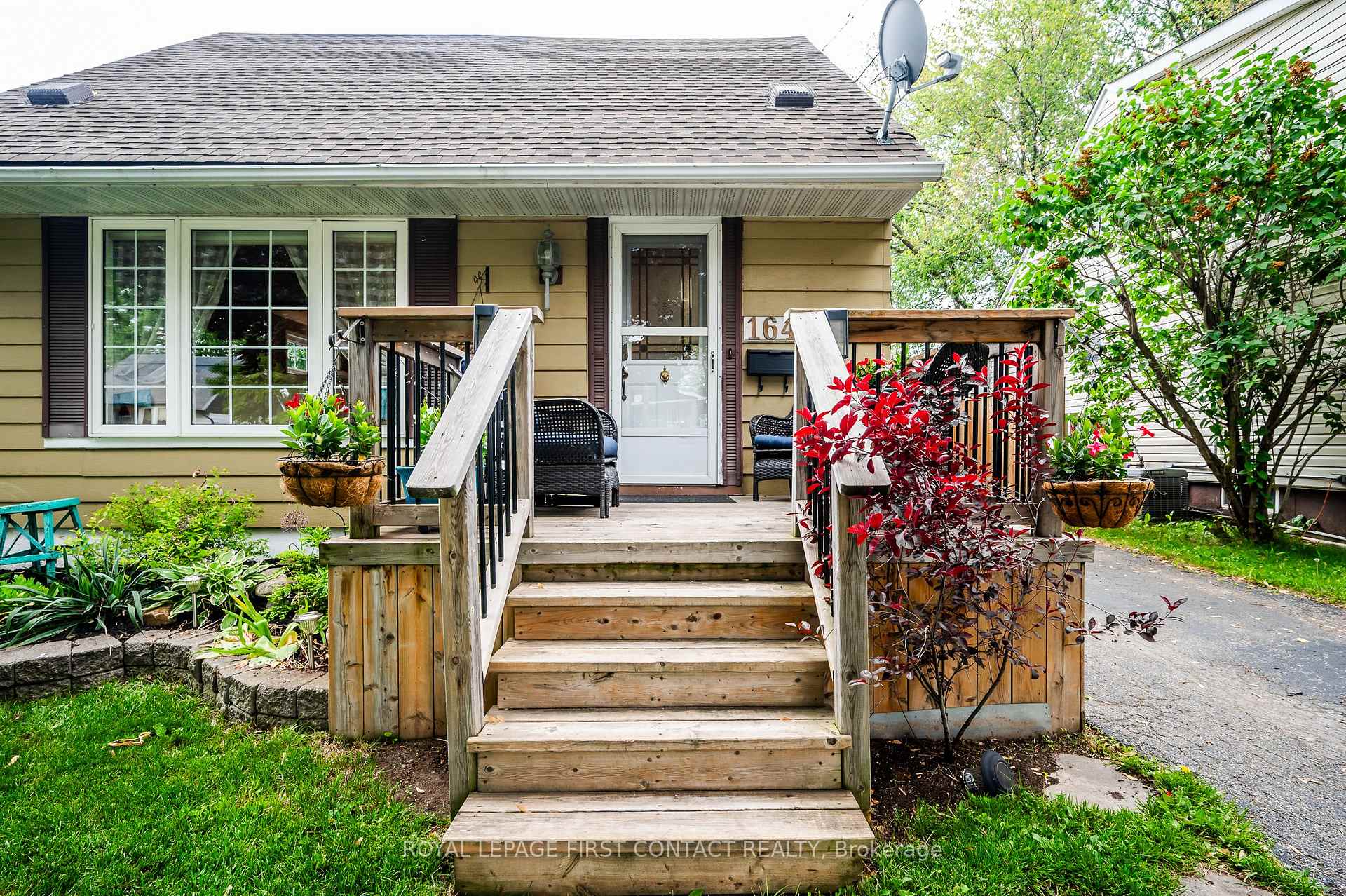 Photo 2 of 164 Adair Avenue N, Hamilton, McQuesten — HOMEH