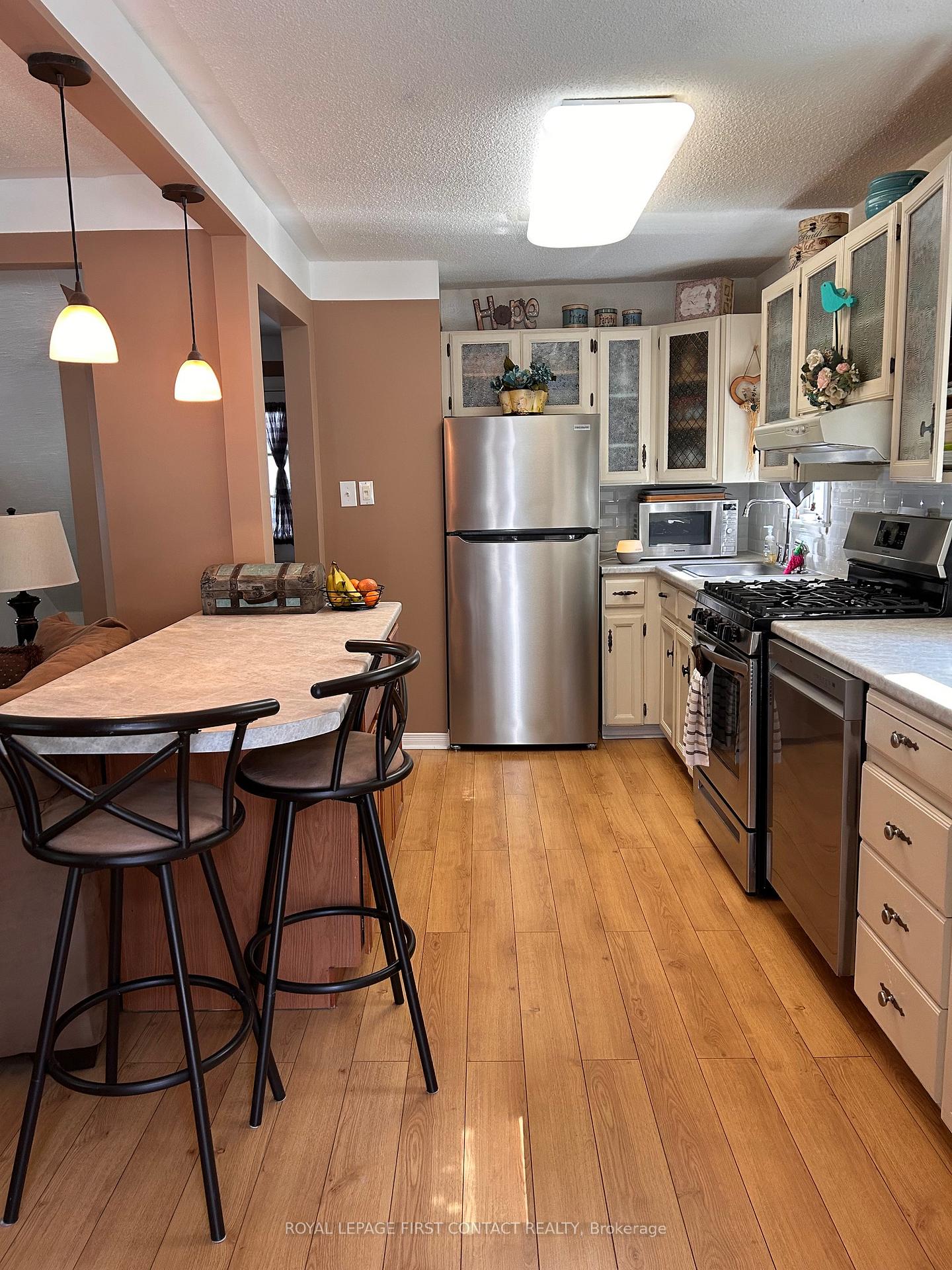Photo 5 of 164 Adair Avenue N, Hamilton, McQuesten — HOMEH