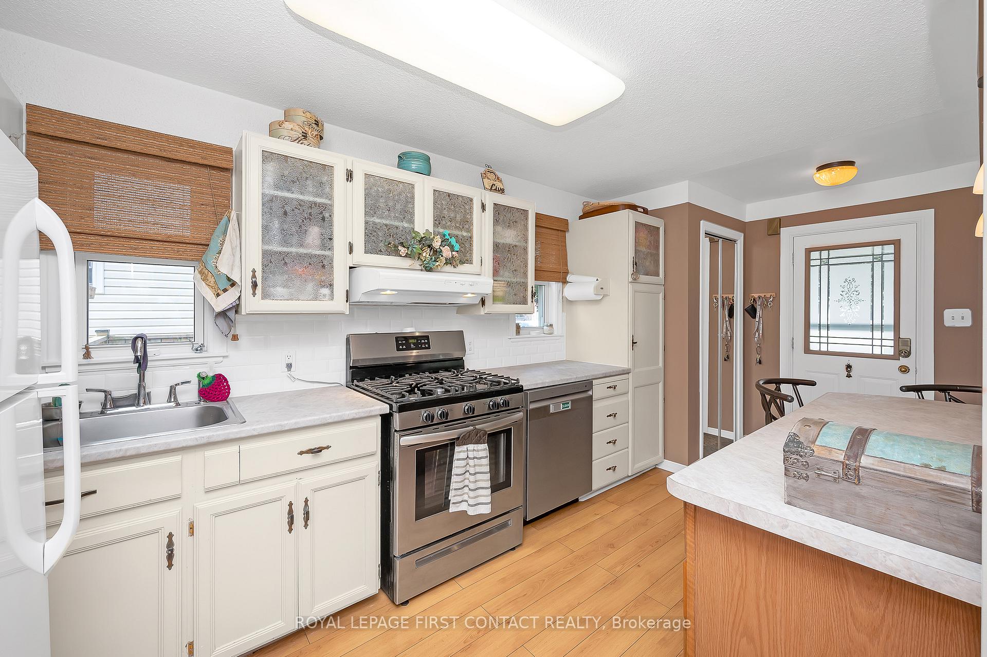 Photo 12 of 164 Adair Avenue N, Hamilton, McQuesten — HOMEH