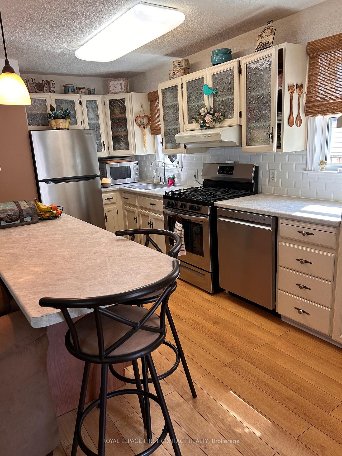 Photo 13 of 164 Adair Avenue N, Hamilton, McQuesten — HOMEH