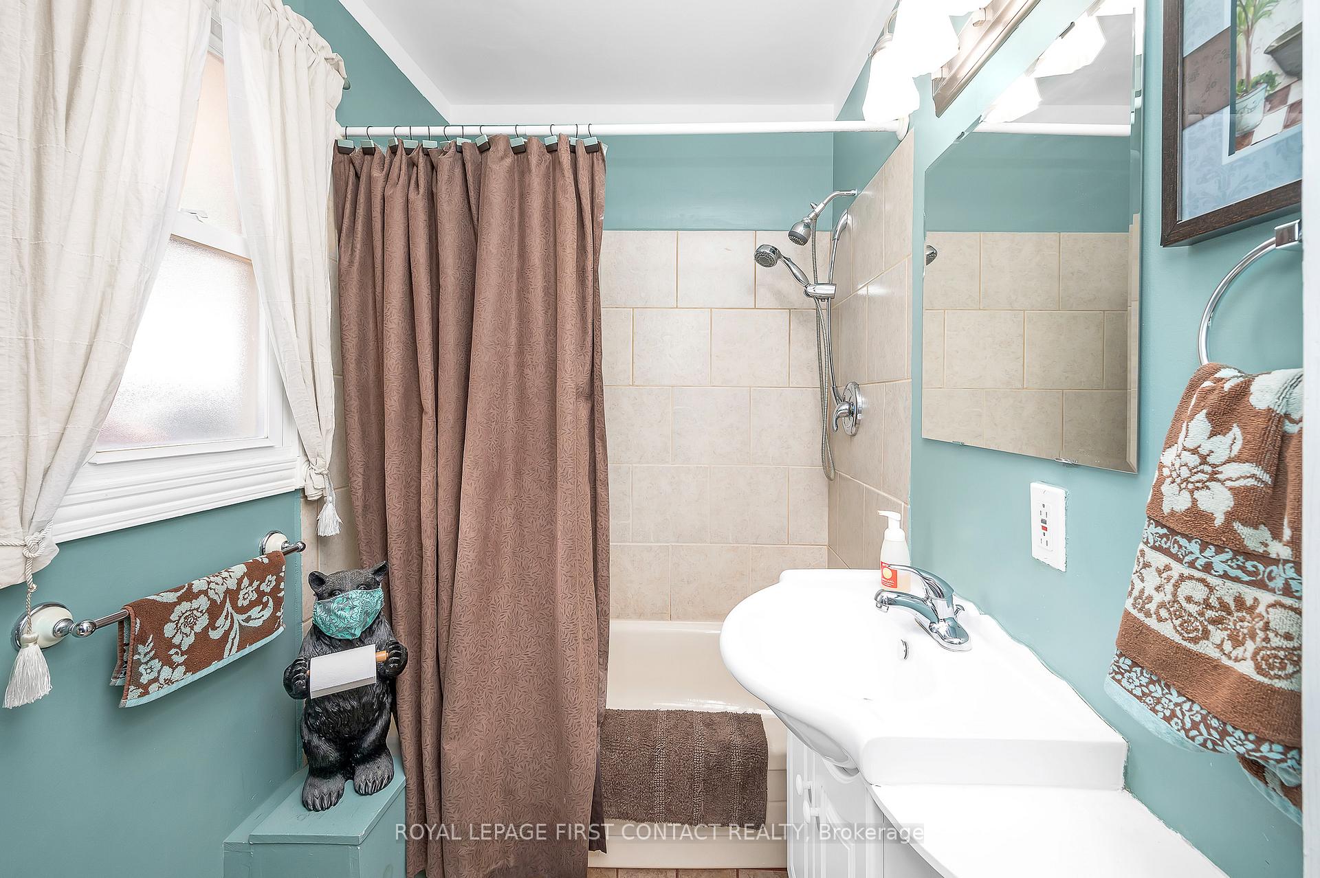 Photo 15 of 164 Adair Avenue N, Hamilton, McQuesten — HOMEH
