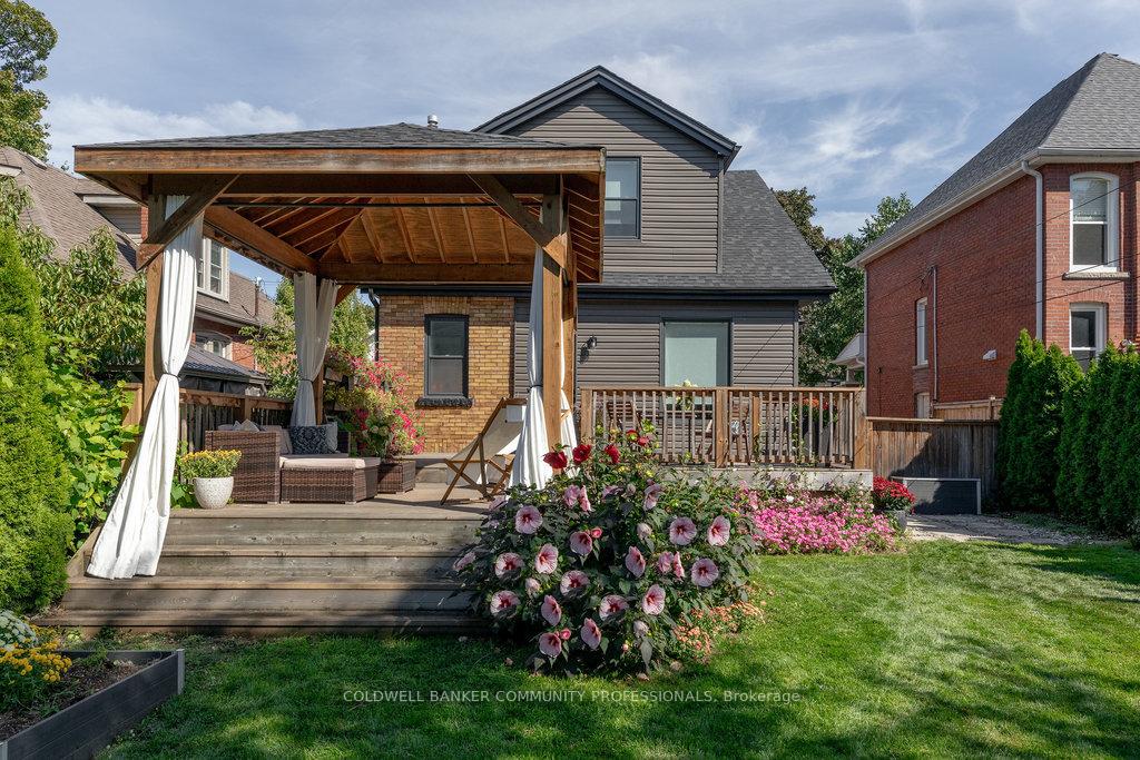 Photo 2 of 72 Rosslyn Avenue S, Hamilton, Delta — HOMEH