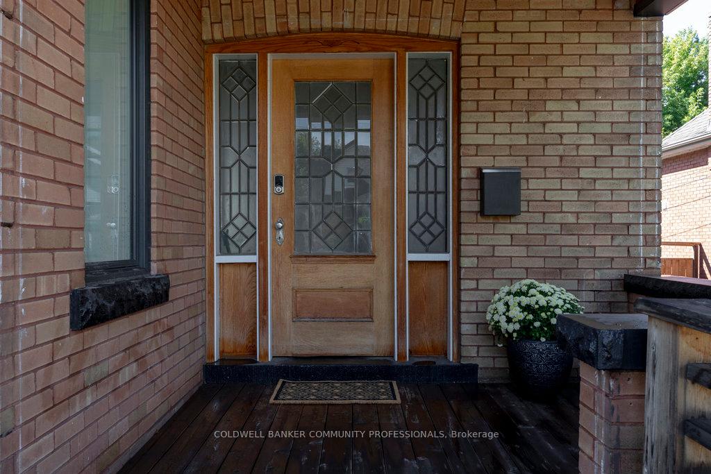 Photo 5 of 72 Rosslyn Avenue S, Hamilton, Delta — HOMEH