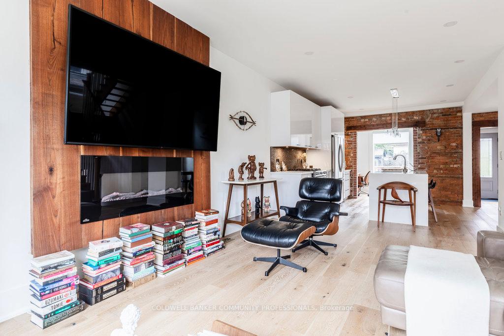 Photo 10 of 72 Rosslyn Avenue S, Hamilton, Delta — HOMEH