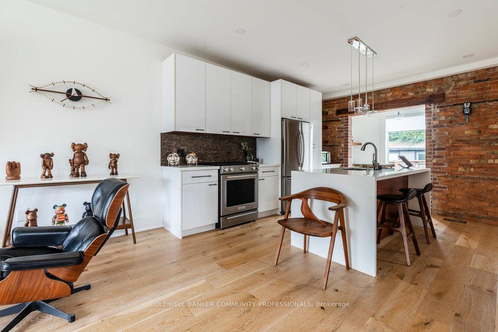 Photo 11 of 72 Rosslyn Avenue S, Hamilton, Delta — HOMEH
