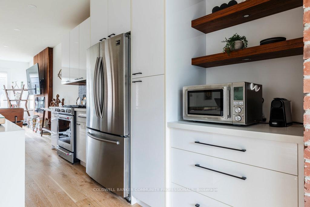 Photo 14 of 72 Rosslyn Avenue S, Hamilton, Delta — HOMEH