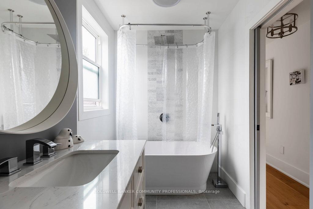 Photo 36 of 72 Rosslyn Avenue S, Hamilton, Delta — HOMEH