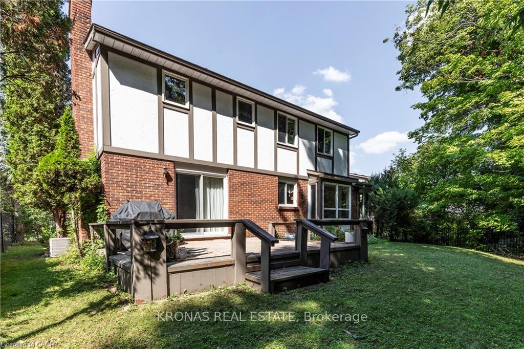 Photo 18 of 8 Jerome Park Drive, Hamilton, Dundas — HOMEH