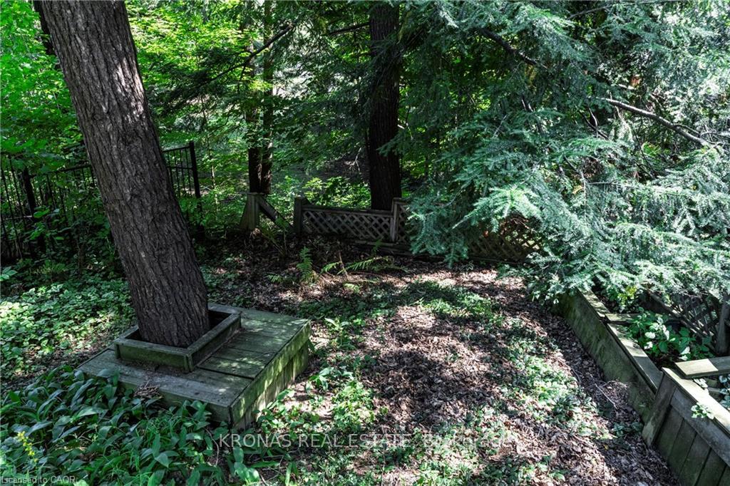 Photo 20 of 8 Jerome Park Drive, Hamilton, Dundas — HOMEH