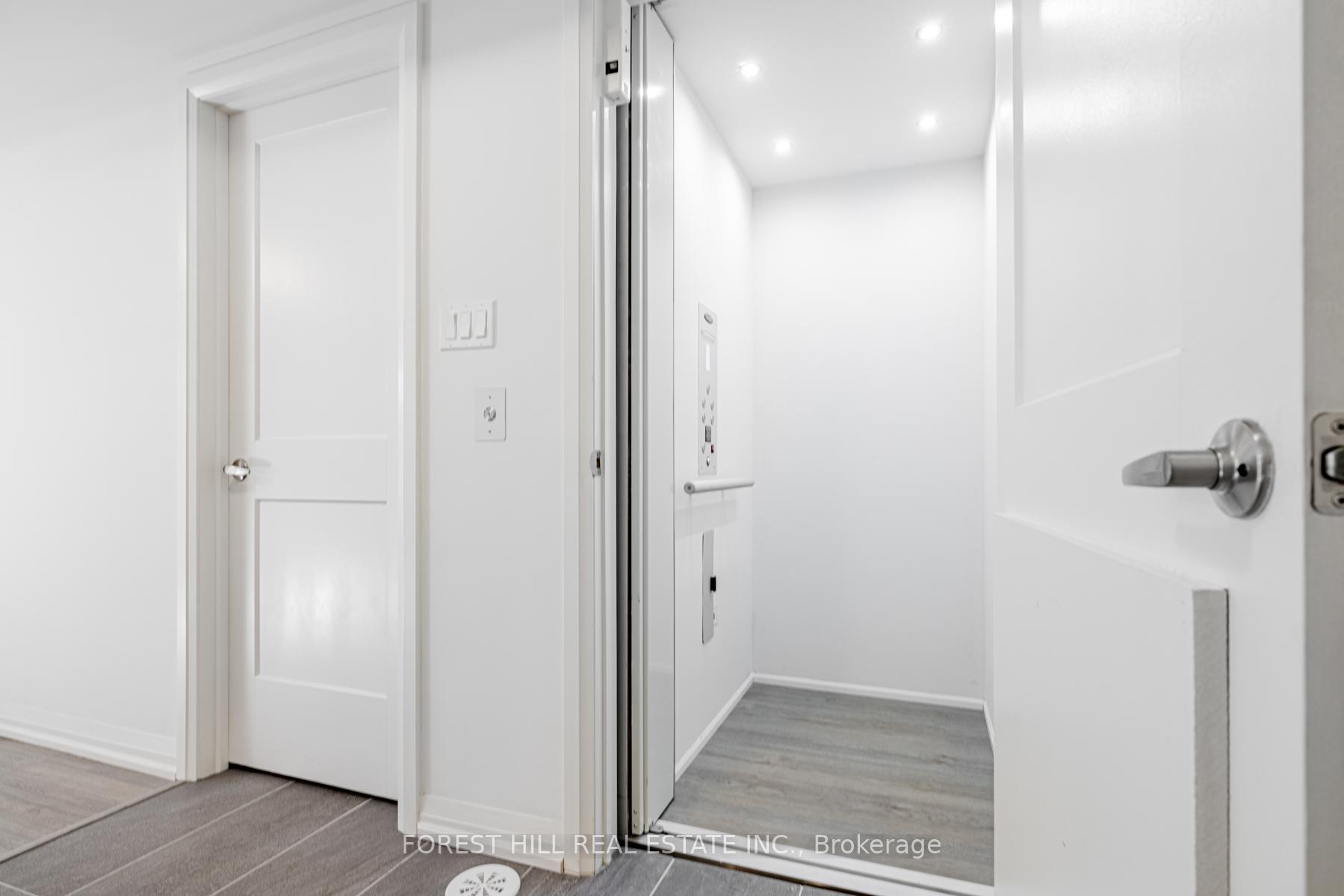 Photo 4 of 15 Cohen Way, Vaughan, Patterson — HOMEH