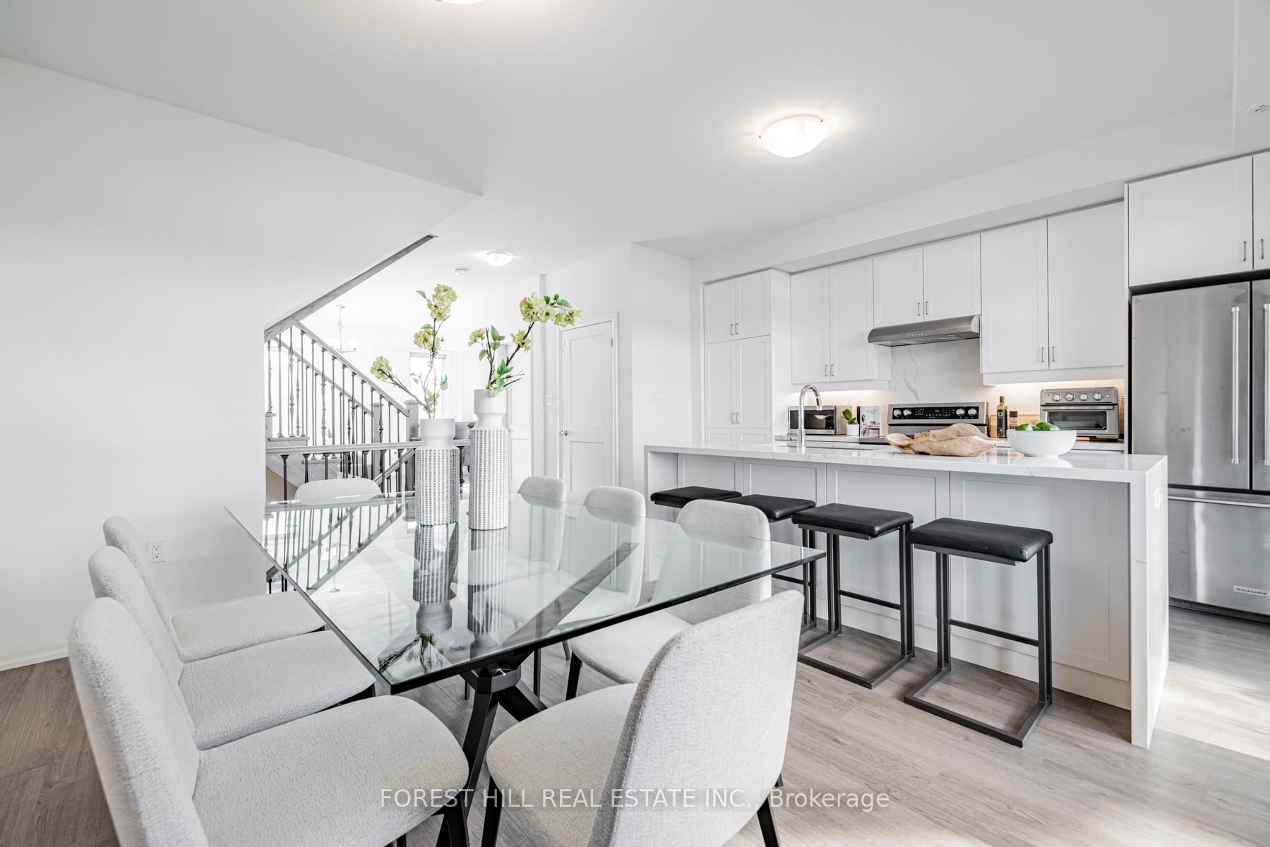 Photo 13 of 15 Cohen Way, Vaughan, Patterson — HOMEH