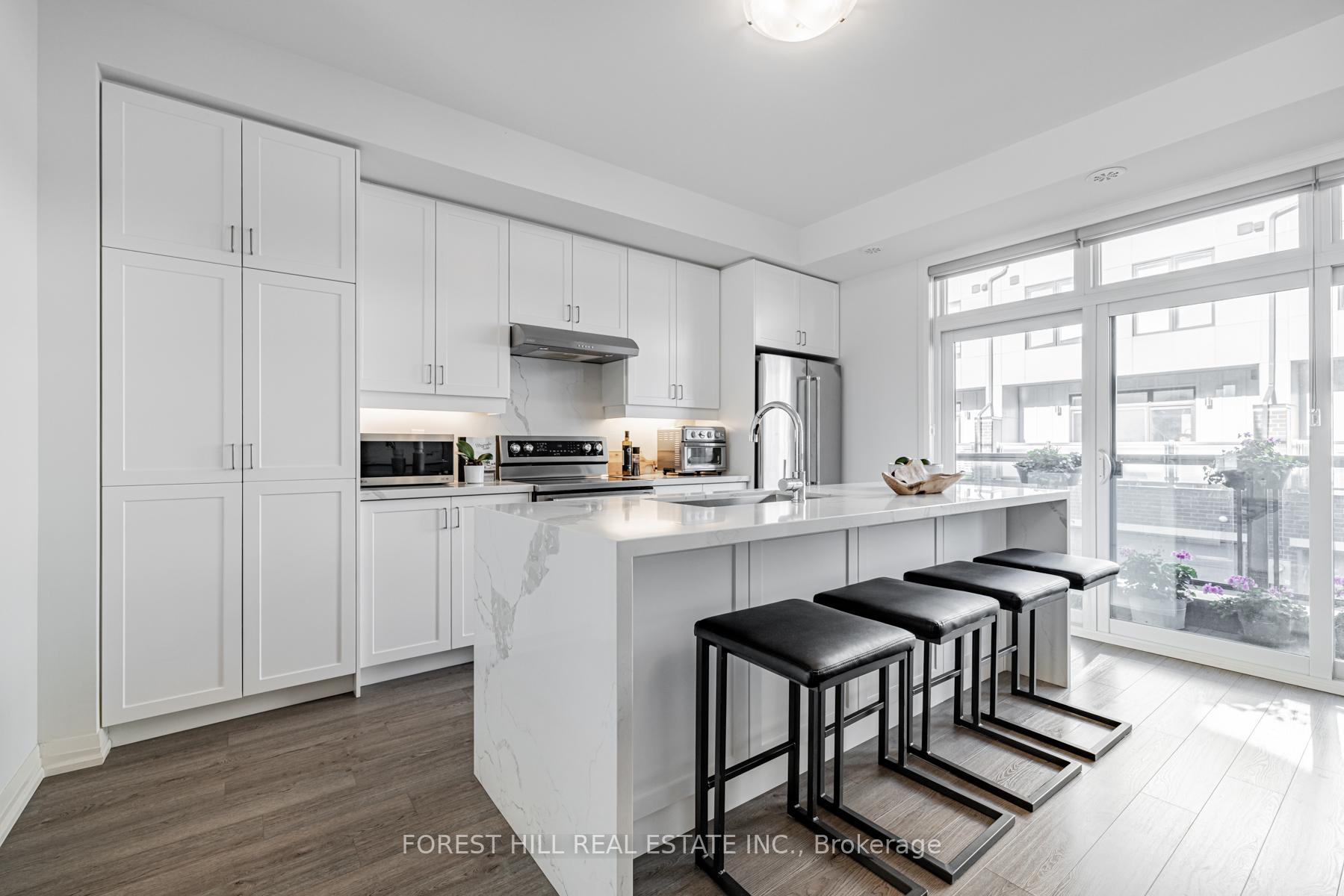 Photo 14 of 15 Cohen Way, Vaughan, Patterson — HOMEH