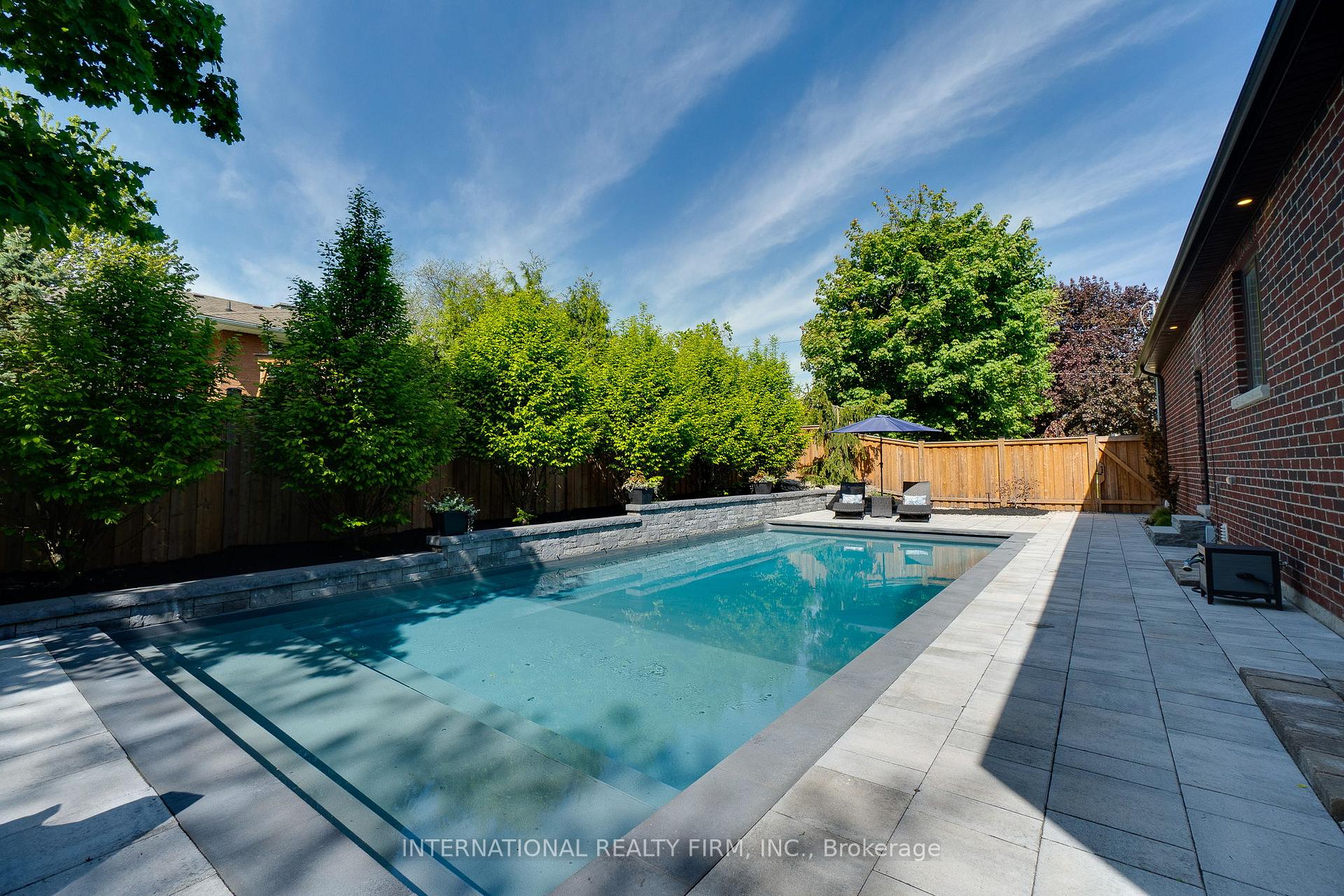 Photo 11 of 38 Brian Boulevard, Hamilton, Waterdown — HOMEH