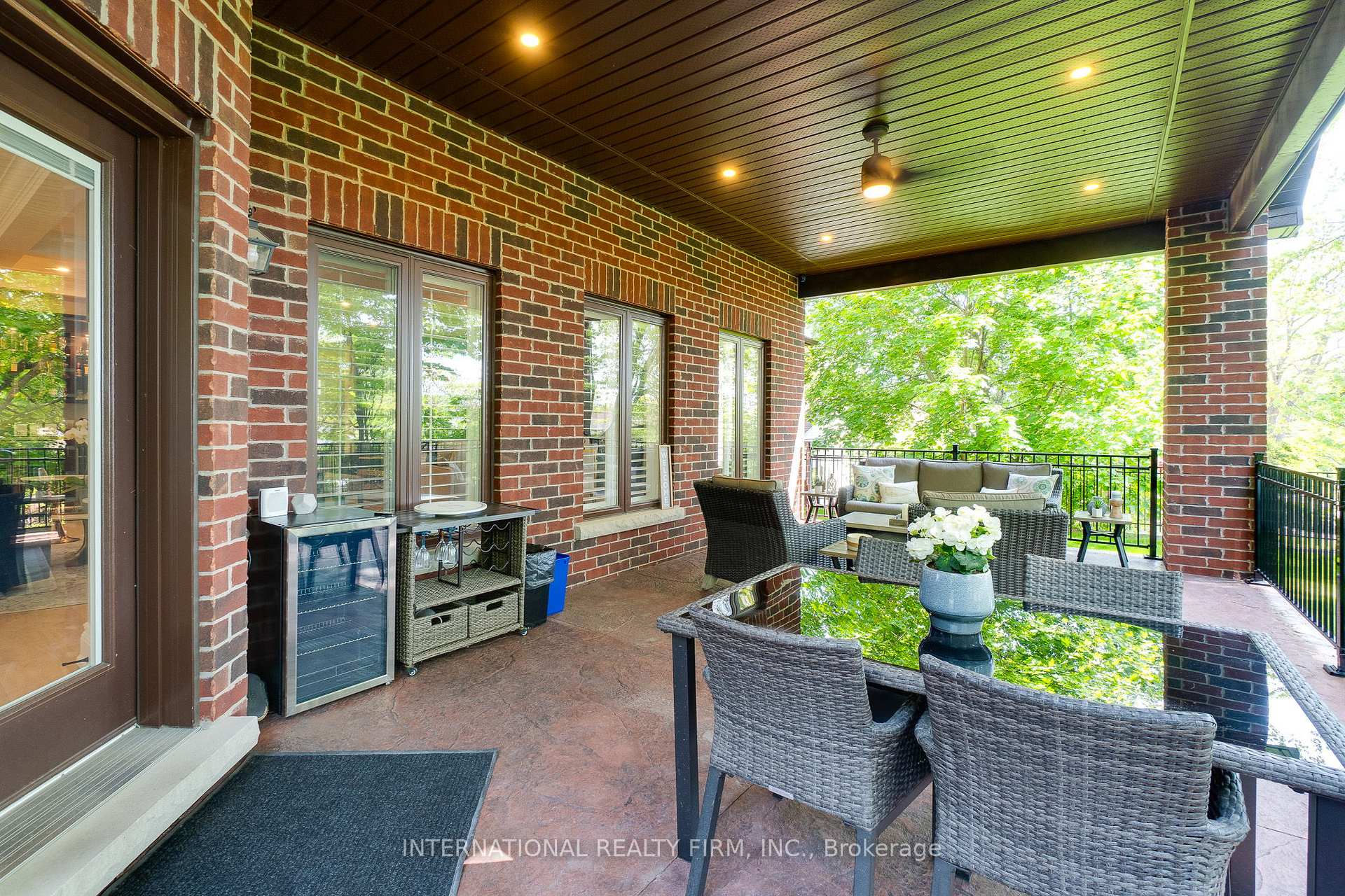 Photo 12 of 38 Brian Boulevard, Hamilton, Waterdown — HOMEH