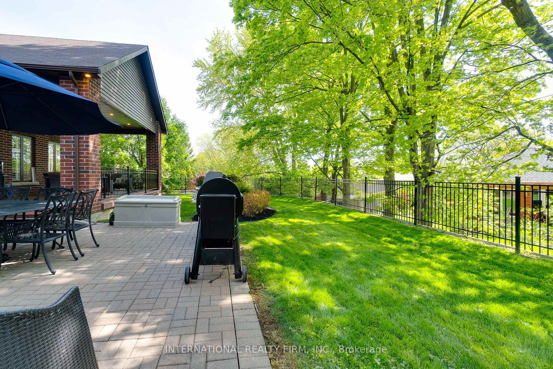 Photo 13 of 38 Brian Boulevard, Hamilton, Waterdown — HOMEH