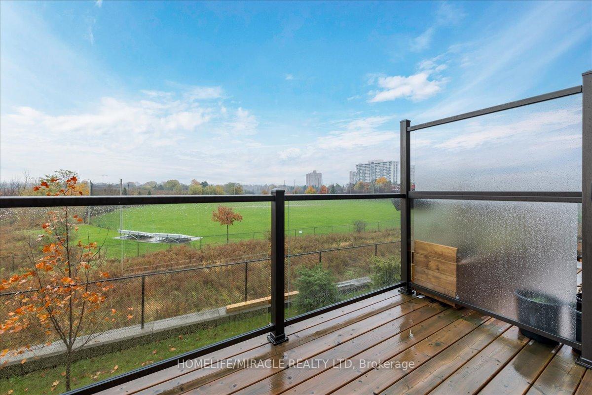 Photo 6 of 302 Dalhousie Street W, Vaughan, Vaughan Grove — HOMEH