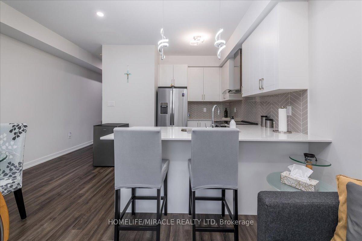 Photo 10 of 302 Dalhousie Street W, Vaughan, Vaughan Grove — HOMEH