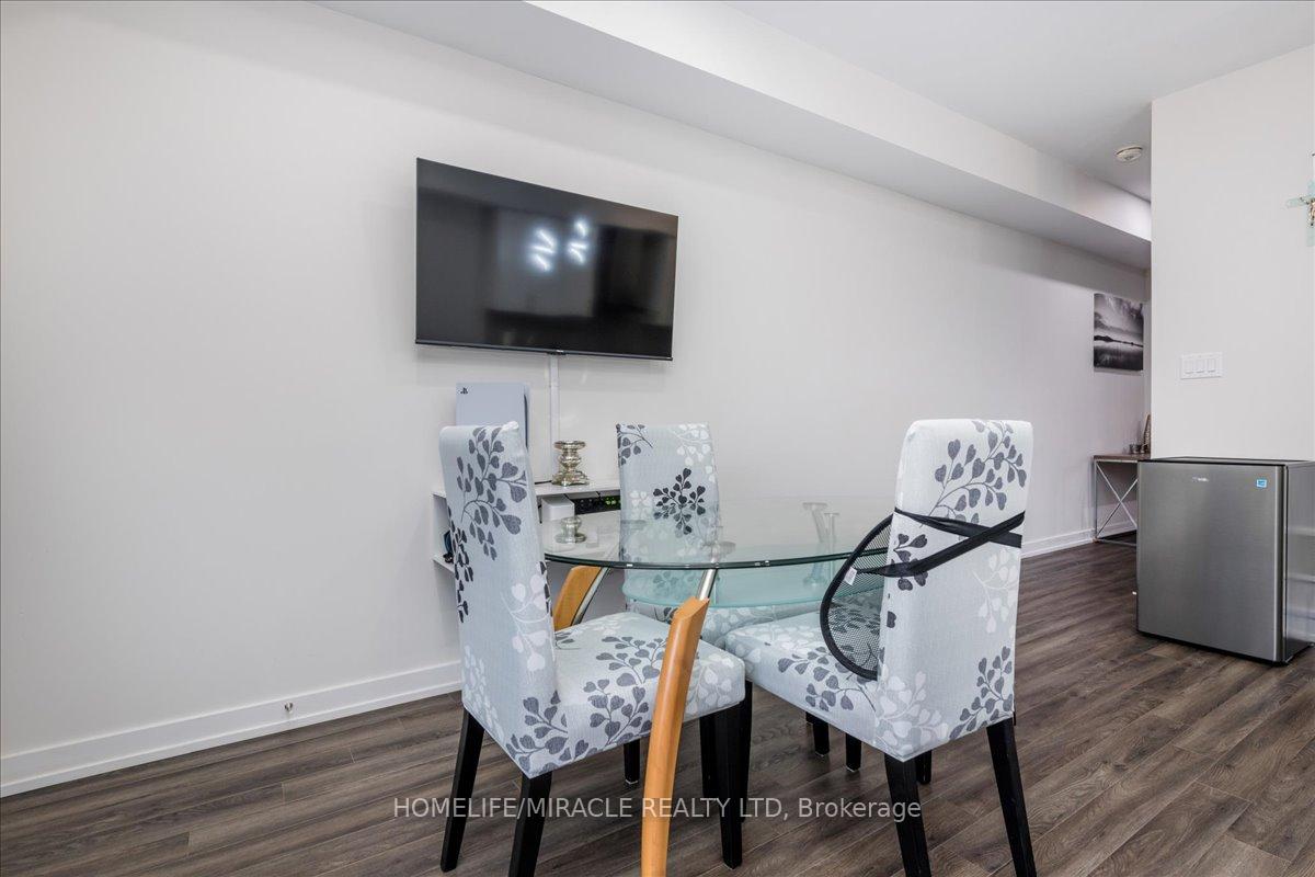 Photo 12 of 302 Dalhousie Street W, Vaughan, Vaughan Grove — HOMEH