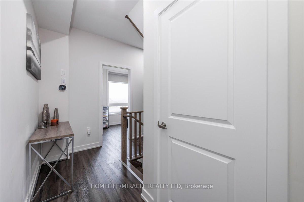 Photo 14 of 302 Dalhousie Street W, Vaughan, Vaughan Grove — HOMEH