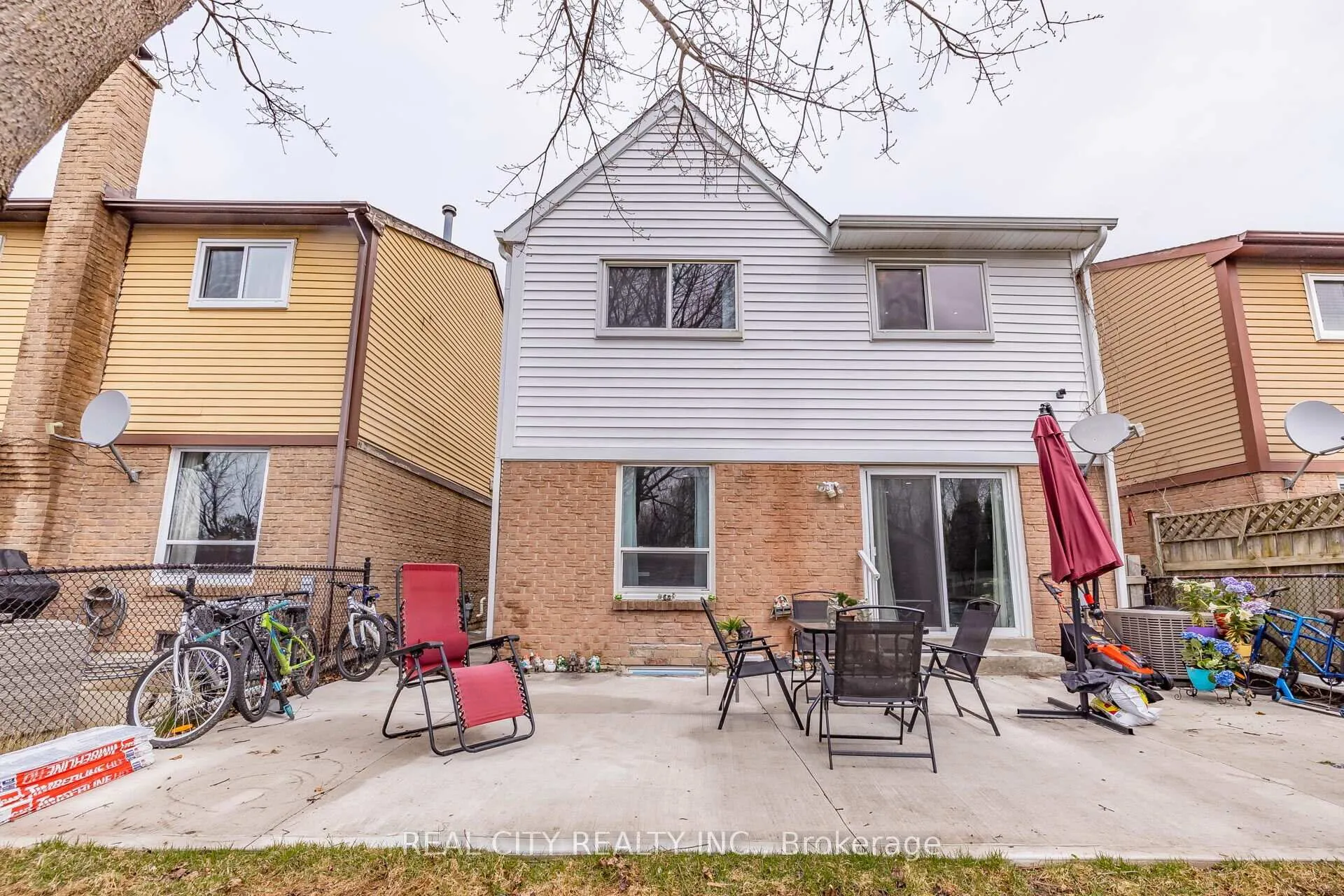 Photo 3 of 70 Majestic Crescent, Brampton, Central Park — HOMEH