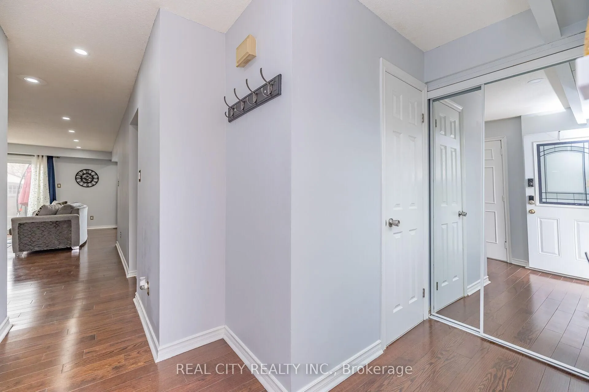 Photo 6 of 70 Majestic Crescent, Brampton, Central Park — HOMEH